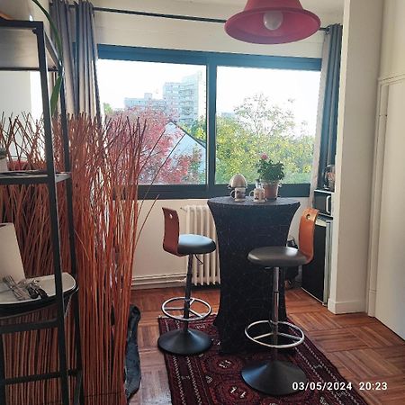 Chambre Tt Confort Dans Un Coin De Verdure Pres De Paris Le Pecq Luaran gambar