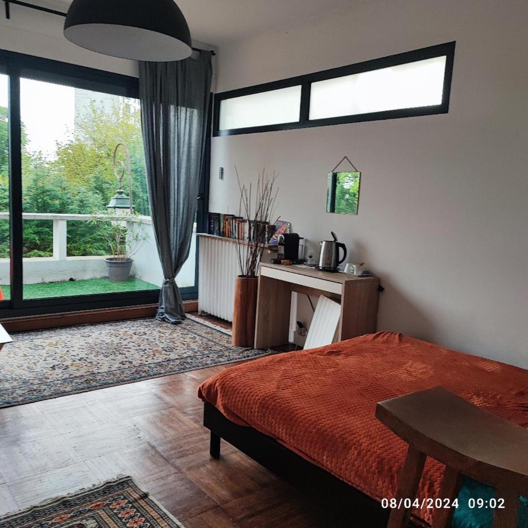 Chambre Tt Confort Dans Un Coin De Verdure Pres De Paris Le Pecq Luaran gambar